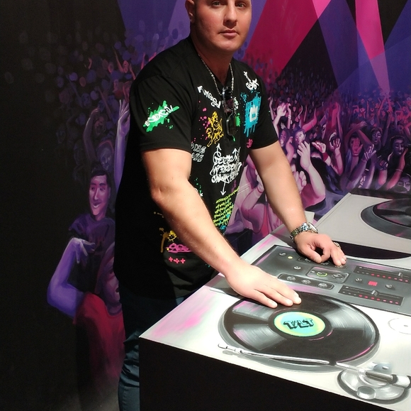 Meet your Posher, Larry - Picture 2 of 3